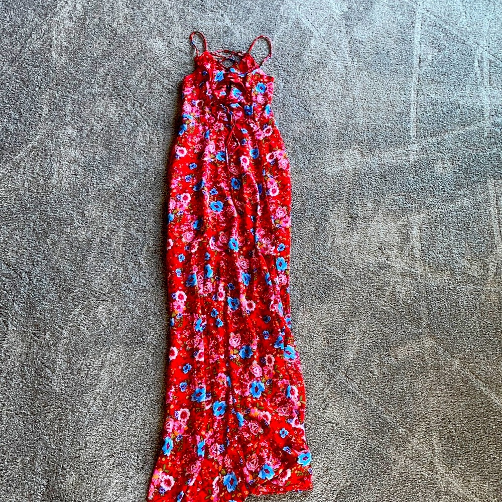 Gorgeous floral maxi dress with slight leg slit